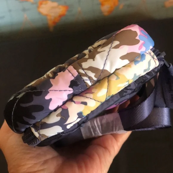 Chrysanthemum Crush Ultralight RFID cellphone crossbody bag new with tags - Picture 6 of 7